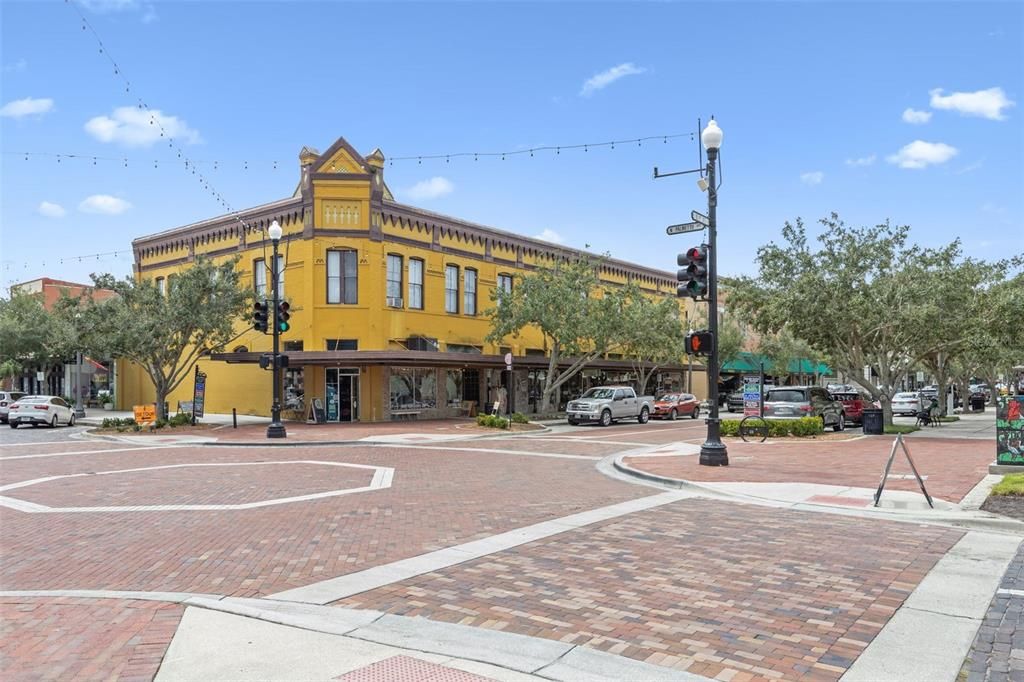 Active With Contract: $449,000 (4 beds, 2 baths, 2476 Square Feet)