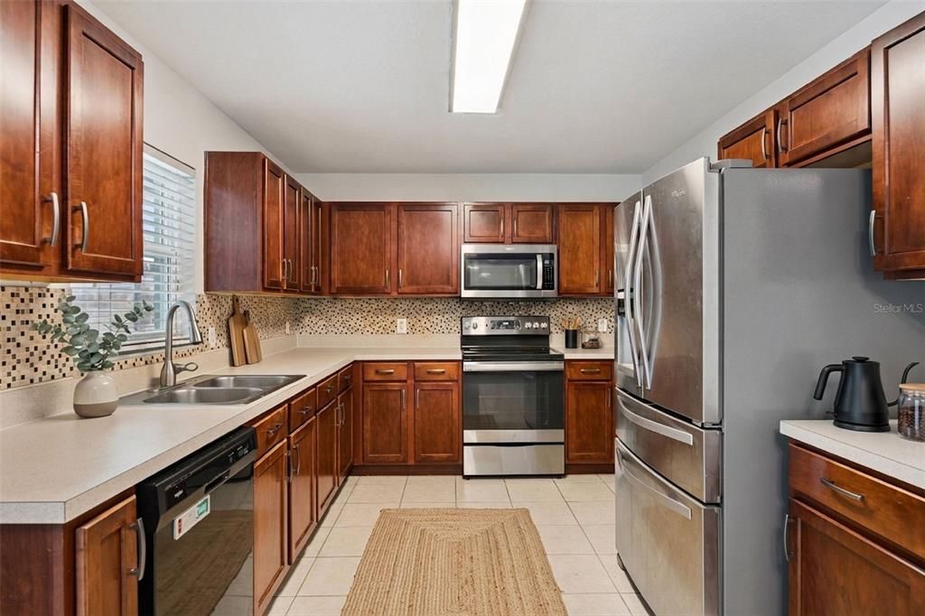 Active With Contract: $449,000 (4 beds, 2 baths, 2476 Square Feet)