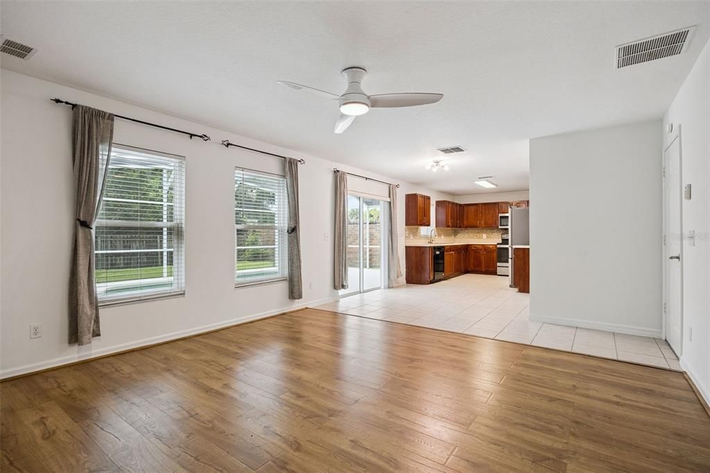 Active With Contract: $449,000 (4 beds, 2 baths, 2476 Square Feet)