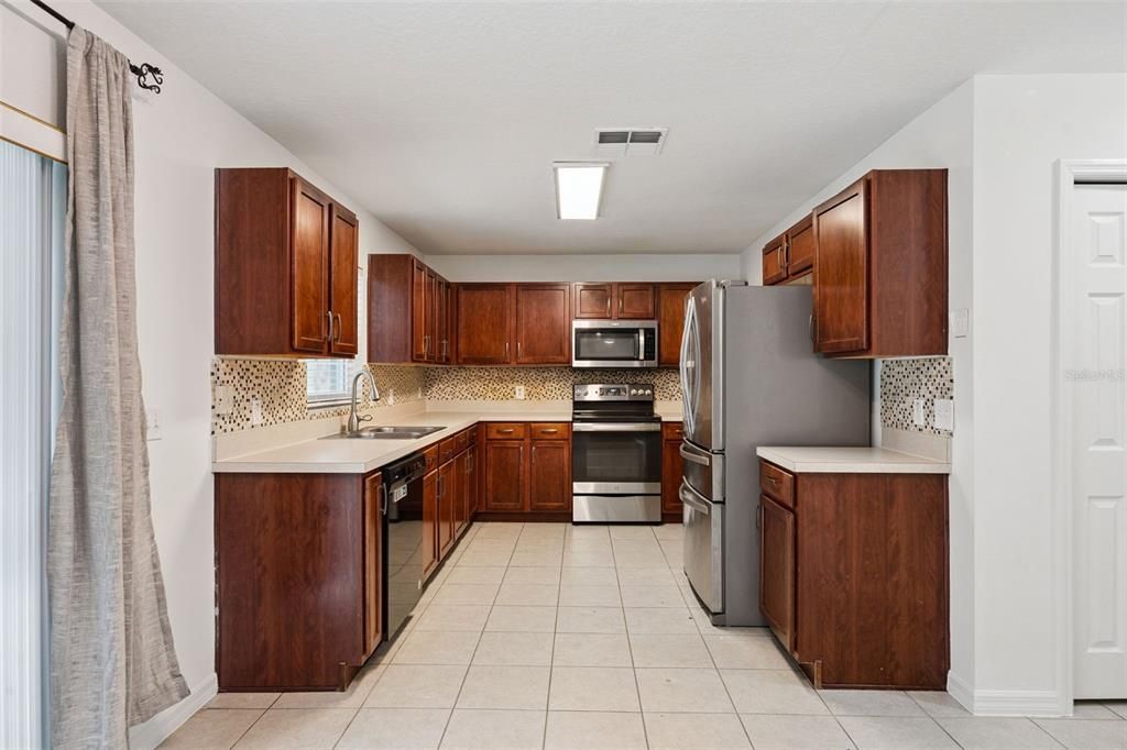 Active With Contract: $449,000 (4 beds, 2 baths, 2476 Square Feet)