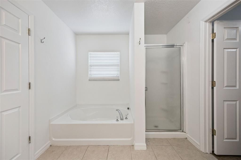 Active With Contract: $449,000 (4 beds, 2 baths, 2476 Square Feet)