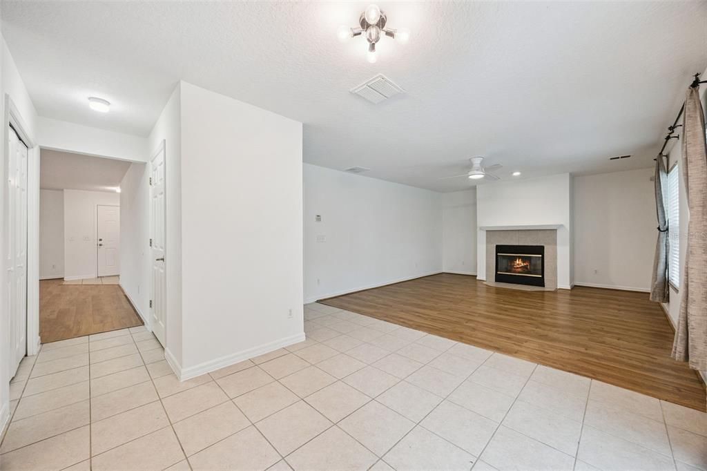 Active With Contract: $449,000 (4 beds, 2 baths, 2476 Square Feet)