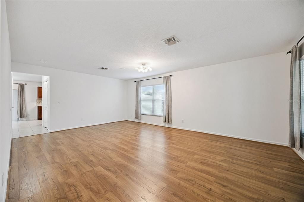 Active With Contract: $449,000 (4 beds, 2 baths, 2476 Square Feet)