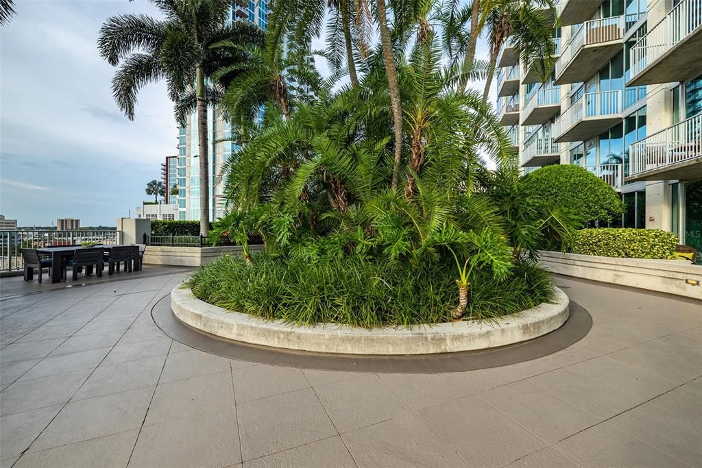 Active With Contract: $2,800 (1 beds, 1 baths, 846 Square Feet)