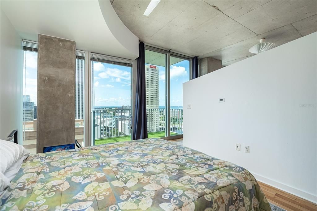 Active With Contract: $2,800 (1 beds, 1 baths, 846 Square Feet)