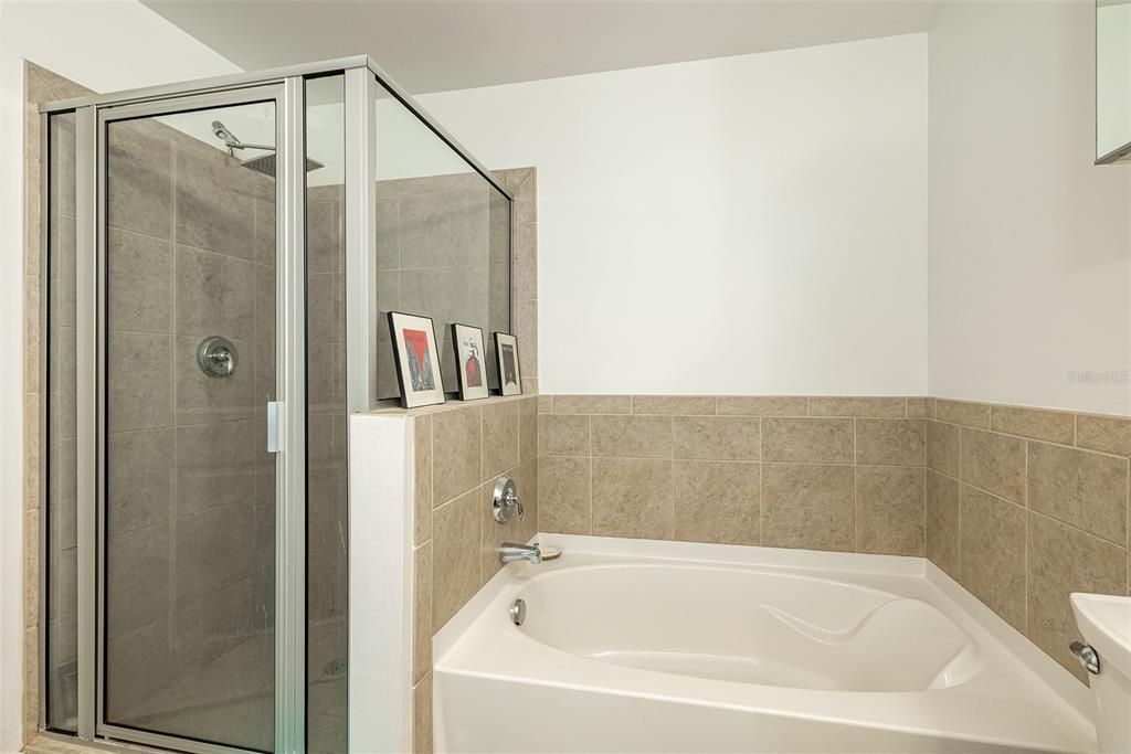 Active With Contract: $2,800 (1 beds, 1 baths, 846 Square Feet)