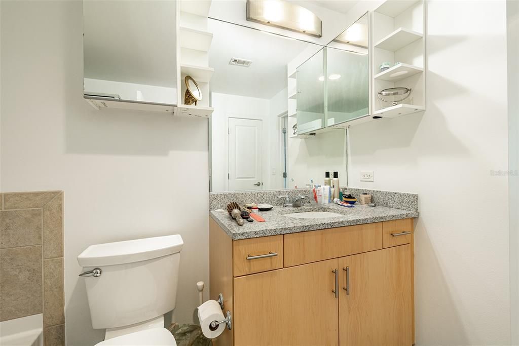 Active With Contract: $2,800 (1 beds, 1 baths, 846 Square Feet)