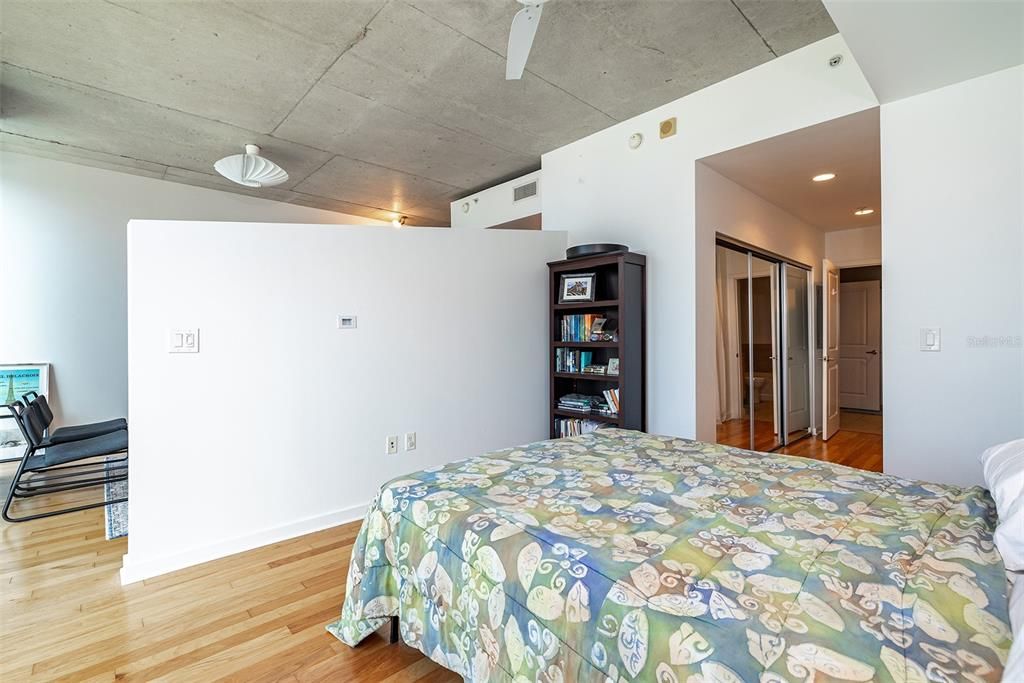 Active With Contract: $2,800 (1 beds, 1 baths, 846 Square Feet)