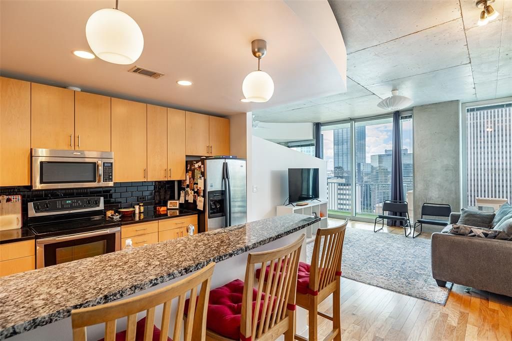 Active With Contract: $2,800 (1 beds, 1 baths, 846 Square Feet)