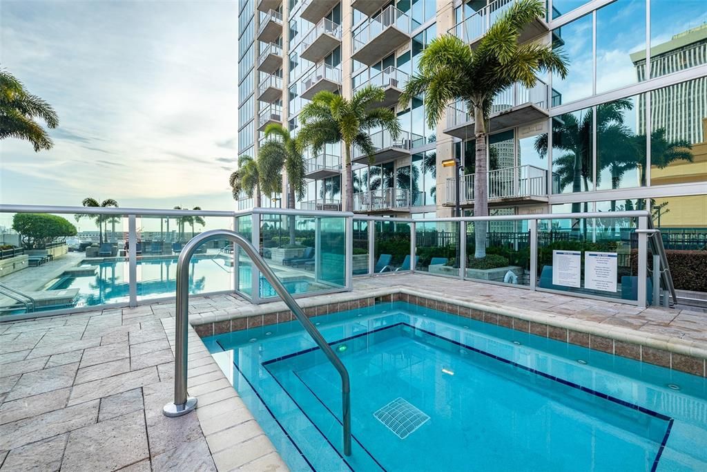 Active With Contract: $2,800 (1 beds, 1 baths, 846 Square Feet)