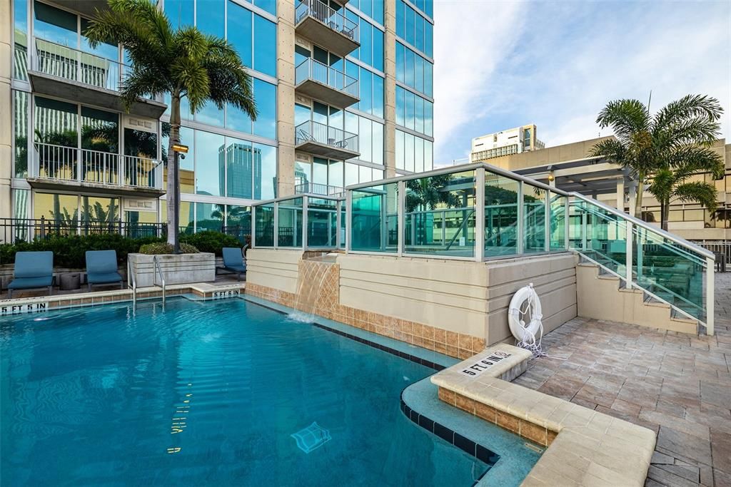 Active With Contract: $2,800 (1 beds, 1 baths, 846 Square Feet)
