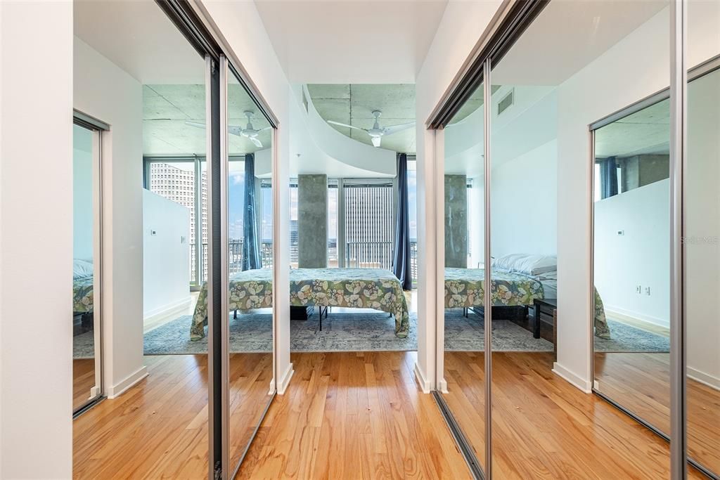 Active With Contract: $2,800 (1 beds, 1 baths, 846 Square Feet)