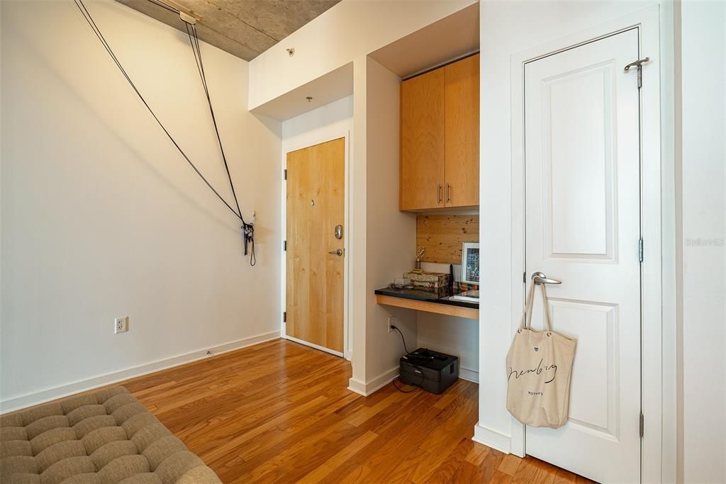 Active With Contract: $2,800 (1 beds, 1 baths, 846 Square Feet)