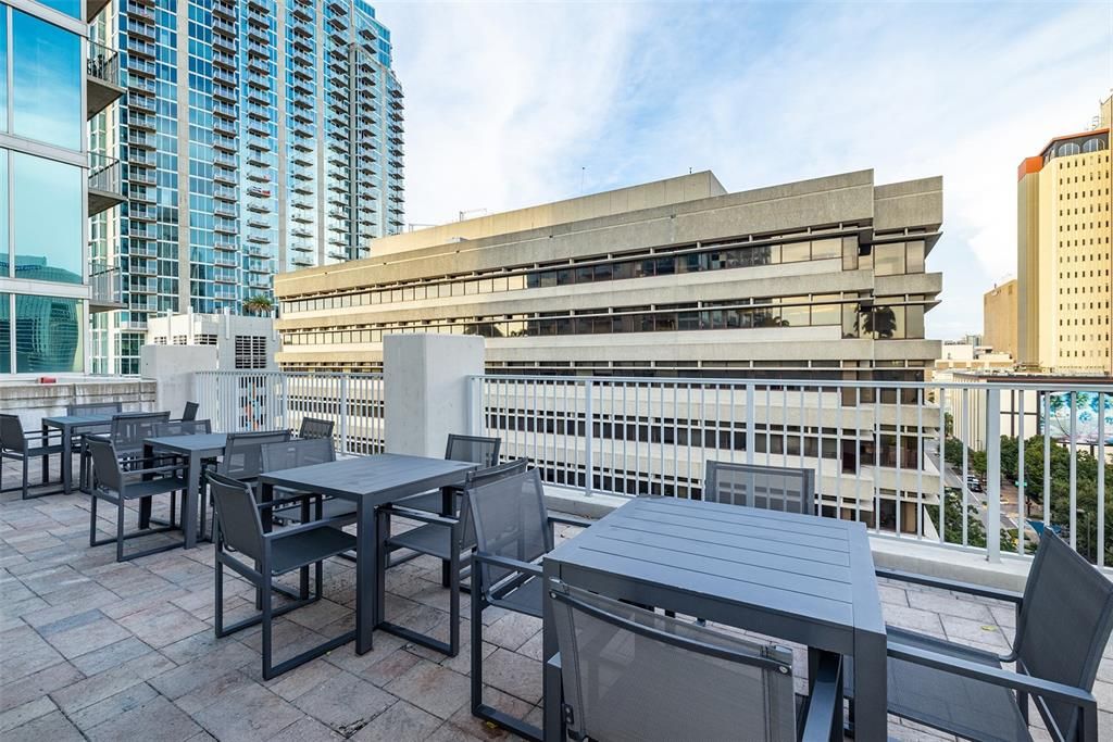 Active With Contract: $2,800 (1 beds, 1 baths, 846 Square Feet)