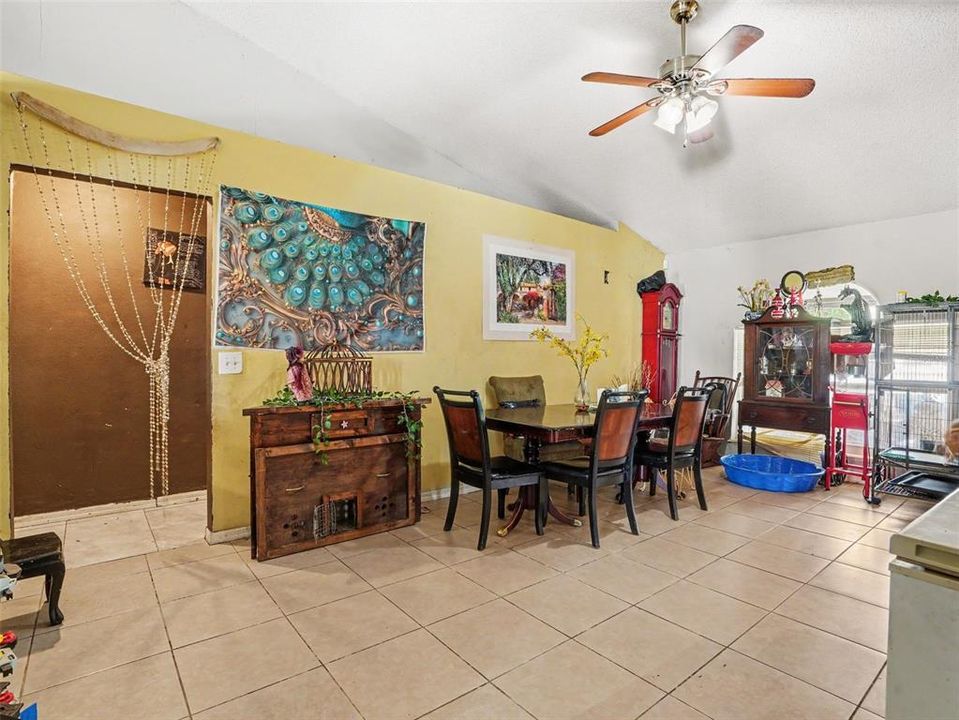 En Venta: $225,000 (4 camas, 2 baños, 1768 Pies cuadrados)
