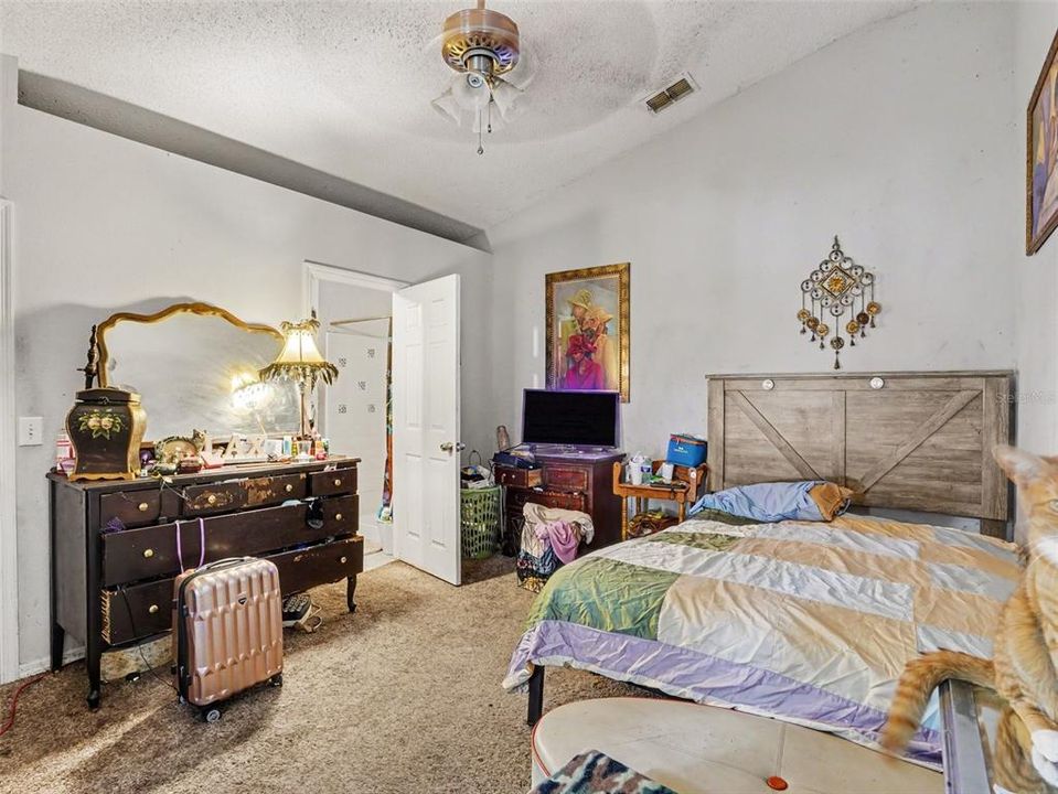 En Venta: $225,000 (4 camas, 2 baños, 1768 Pies cuadrados)