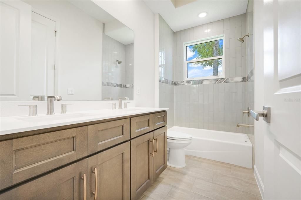 На продажу: $849,000 (4 спален, 3 ванн, 2377 Квадратных фут)