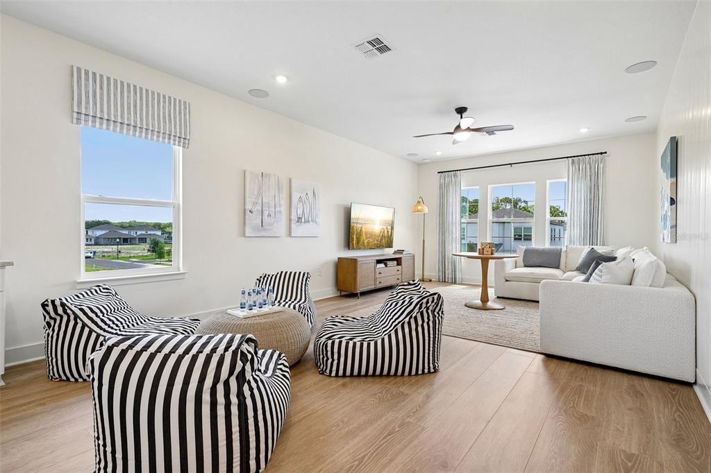 En Venta: $834,000 (5 camas, 4 baños, 3501 Pies cuadrados)
