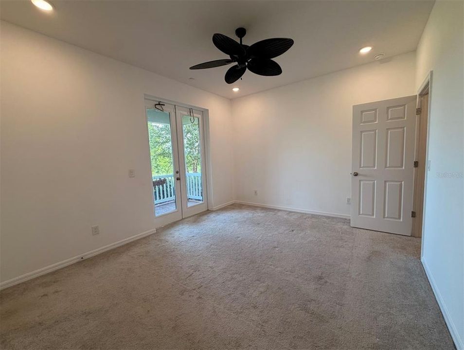 En Renta: $3,000 (4 camas, 3 baños, 1920 Pies cuadrados)
