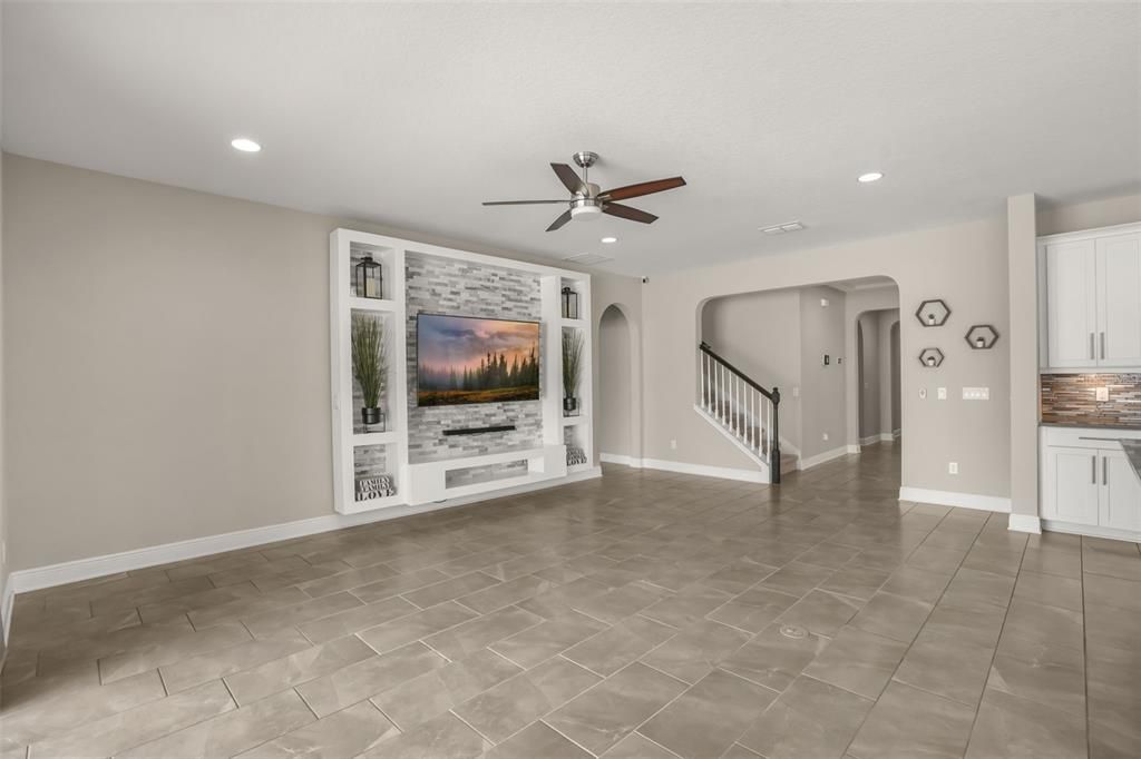 For Sale: $525,000 (3 beds, 2 baths, 2556 Square Feet)