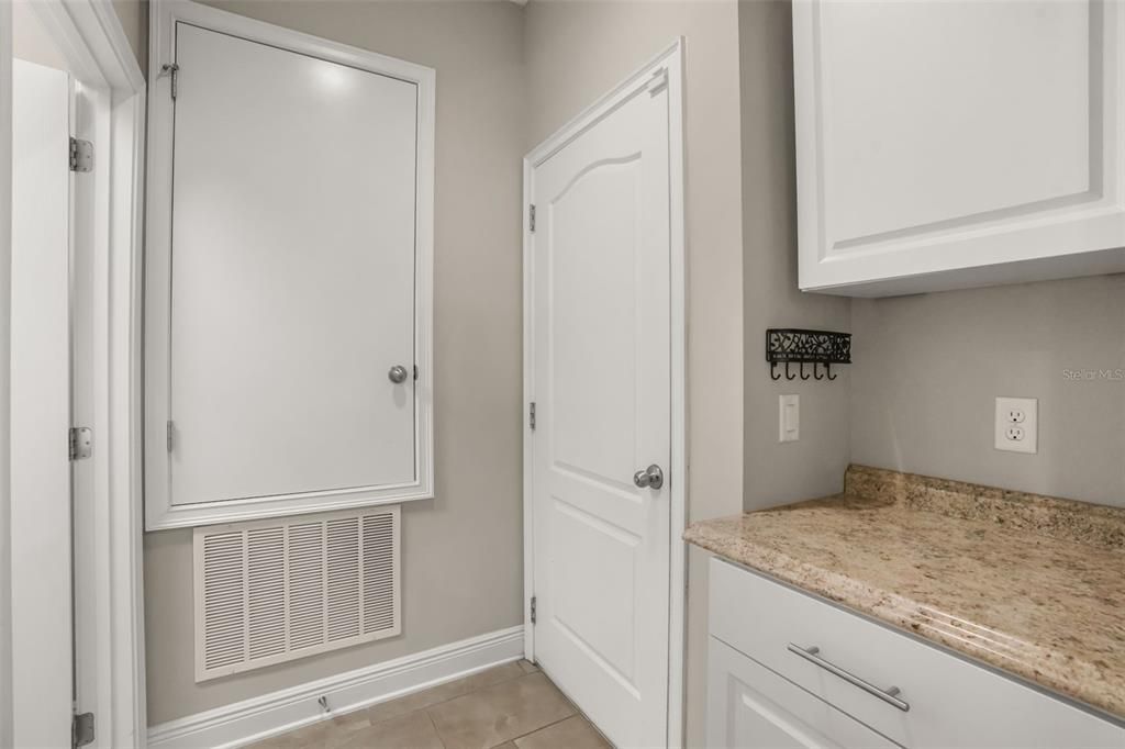 For Sale: $525,000 (3 beds, 2 baths, 2556 Square Feet)