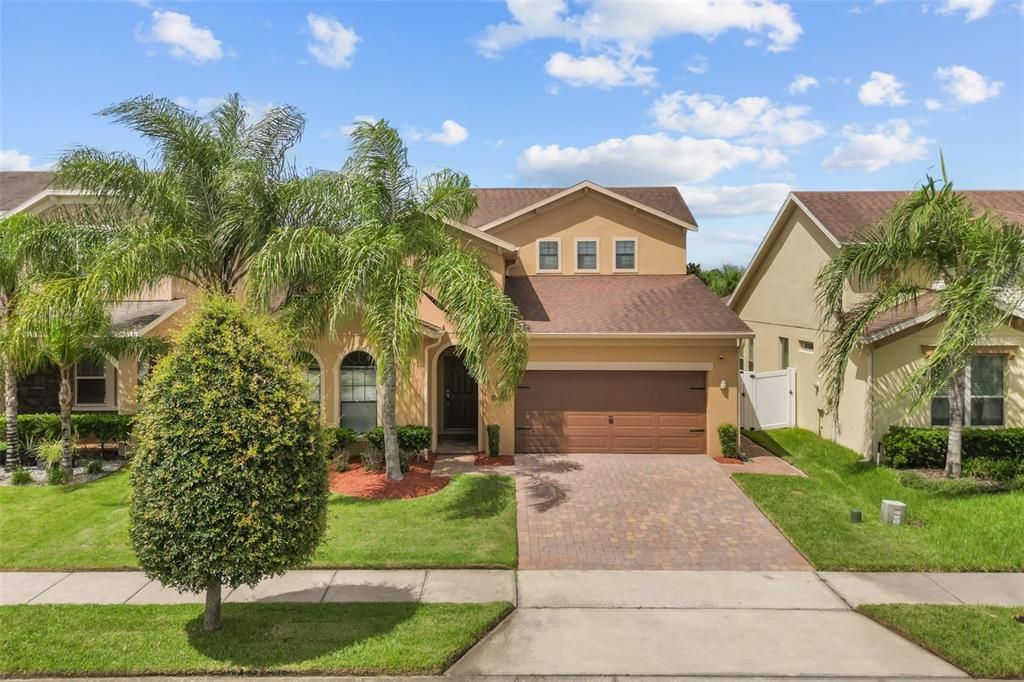 For Sale: $525,000 (3 beds, 2 baths, 2556 Square Feet)