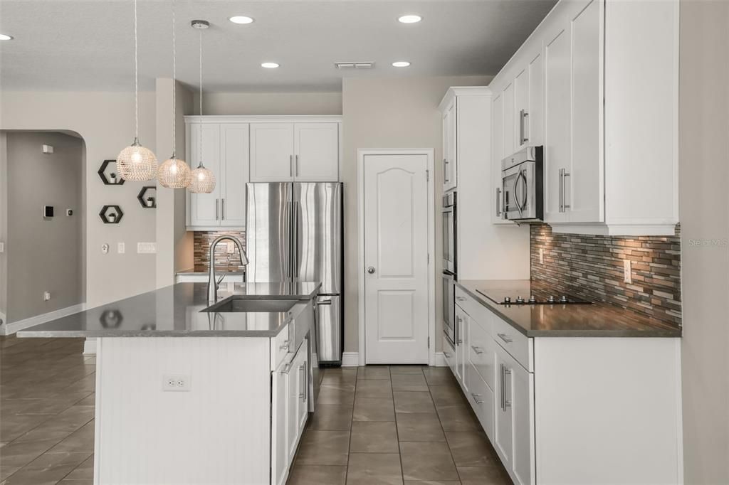 For Sale: $525,000 (3 beds, 2 baths, 2556 Square Feet)