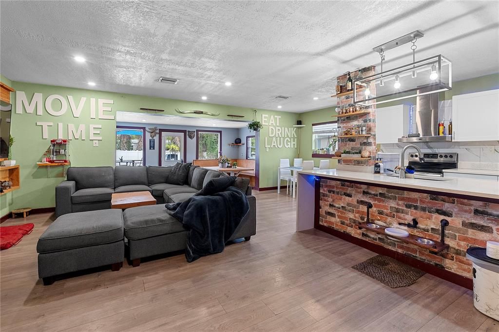 En Venta: $499,000 (3 camas, 2 baños, 1498 Pies cuadrados)