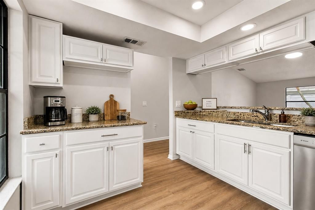 For Sale: $249,900 (2 beds, 2 baths, 1296 Square Feet)