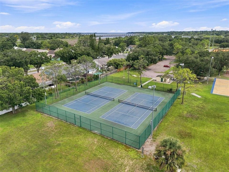 For Sale: $249,900 (2 beds, 2 baths, 1296 Square Feet)