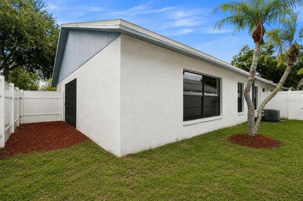 For Sale: $249,900 (2 beds, 2 baths, 1296 Square Feet)