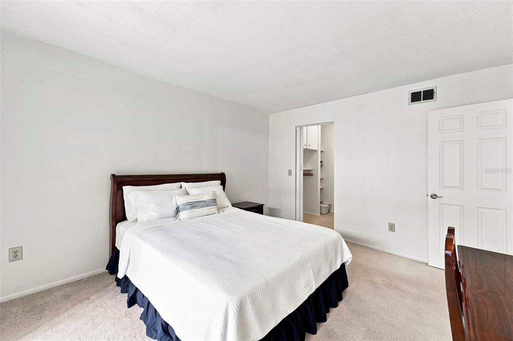 For Sale: $60,000 (1 beds, 1 baths, 700 Square Feet)