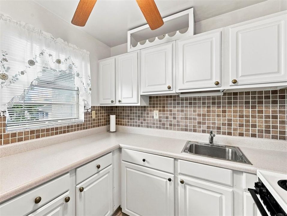 For Sale: $60,000 (1 beds, 1 baths, 700 Square Feet)
