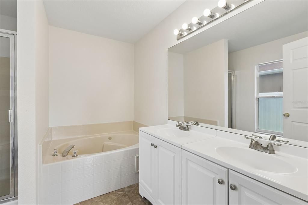 For Sale: $259,990 (3 beds, 2 baths, 1640 Square Feet)