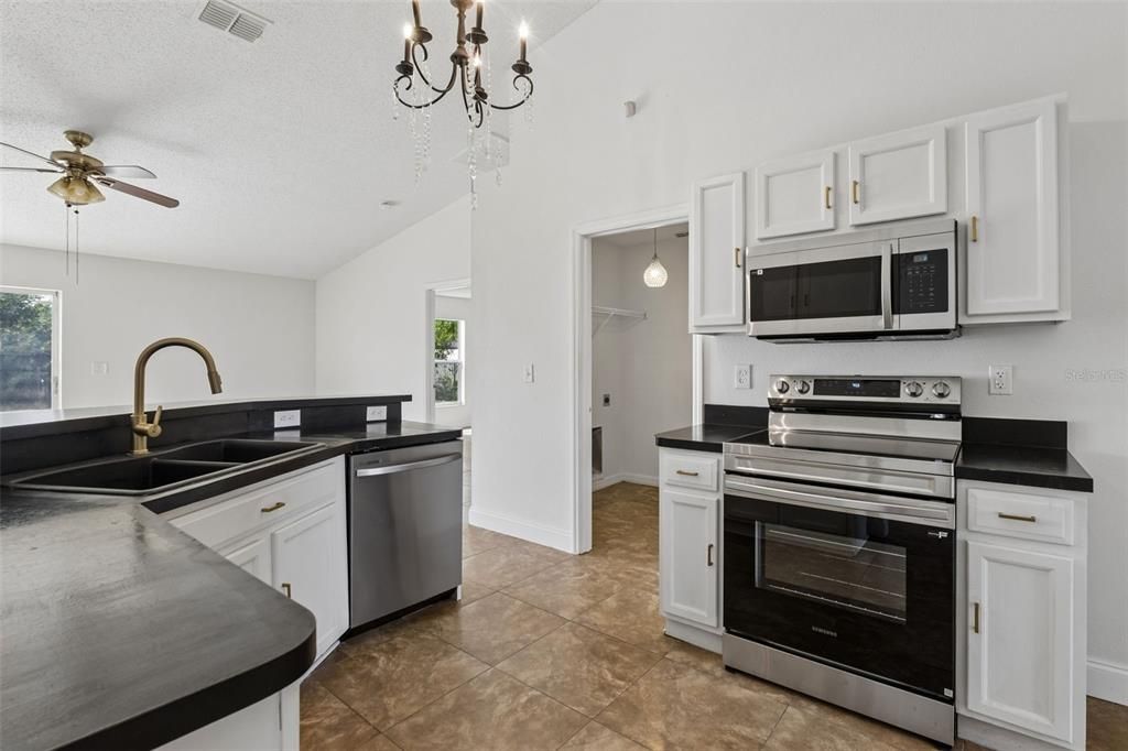 For Sale: $259,990 (3 beds, 2 baths, 1640 Square Feet)