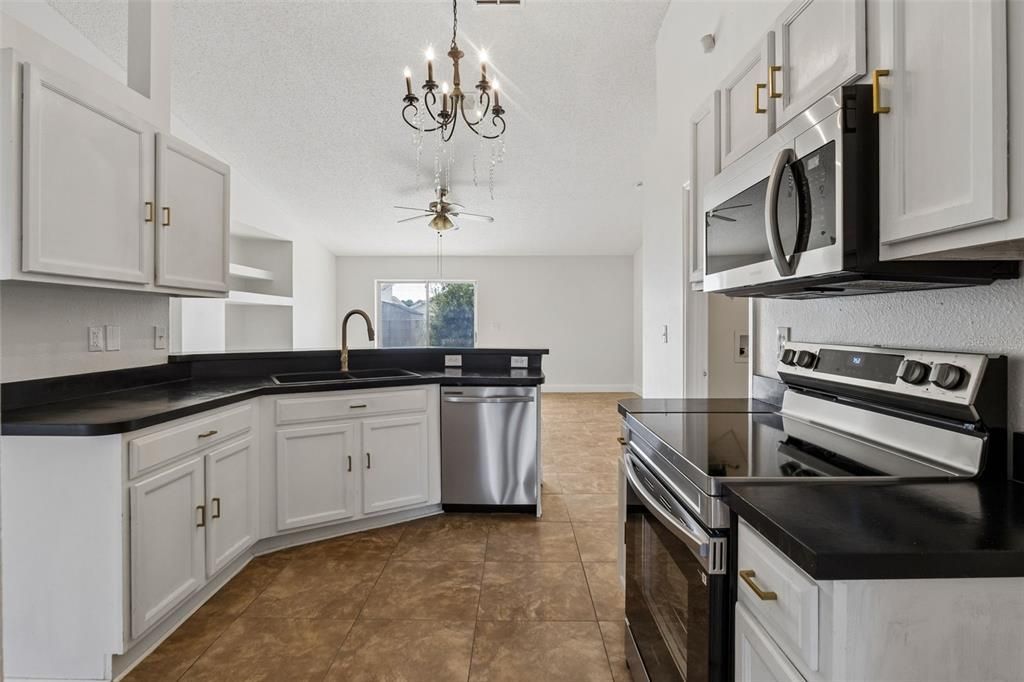 For Sale: $259,990 (3 beds, 2 baths, 1640 Square Feet)