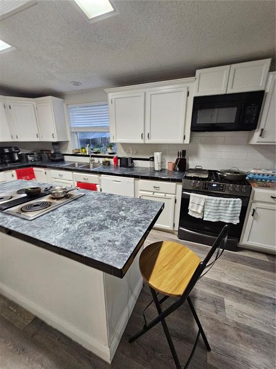 For Sale: $295,000 (3 beds, 2 baths, 2190 Square Feet)