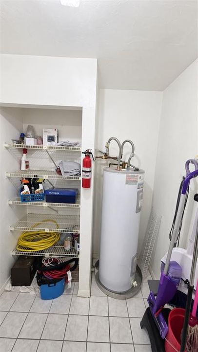 На продажу: $129,900 (2 спален, 2 ванн, 990 Квадратных фут)