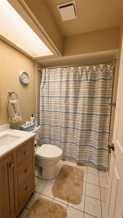 На продажу: $129,900 (2 спален, 2 ванн, 990 Квадратных фут)