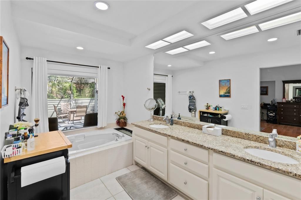 En Venta: $425,000 (3 camas, 2 baños, 2115 Pies cuadrados)
