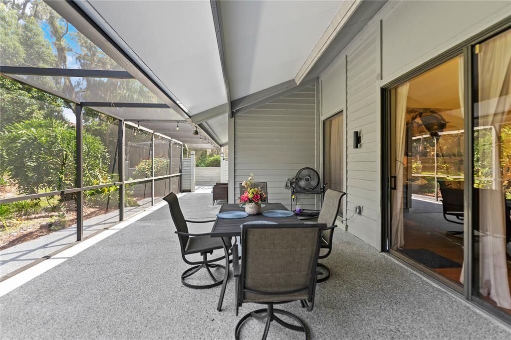En Venta: $425,000 (3 camas, 2 baños, 2115 Pies cuadrados)