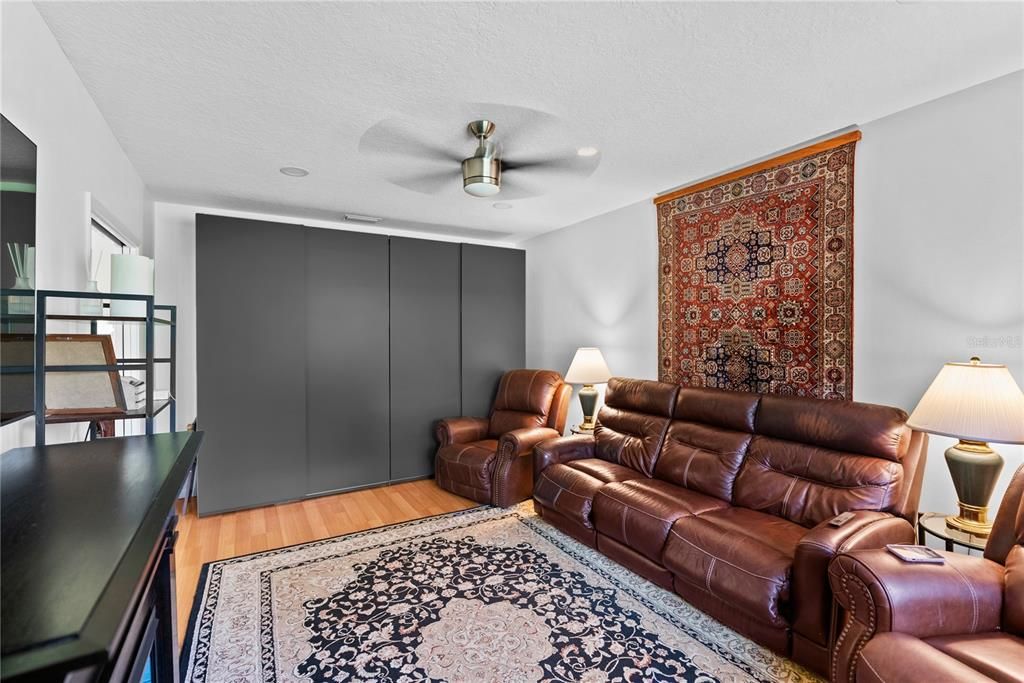 En Venta: $425,000 (3 camas, 2 baños, 2115 Pies cuadrados)
