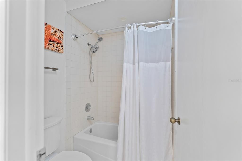 En Venta: $425,000 (3 camas, 2 baños, 2115 Pies cuadrados)