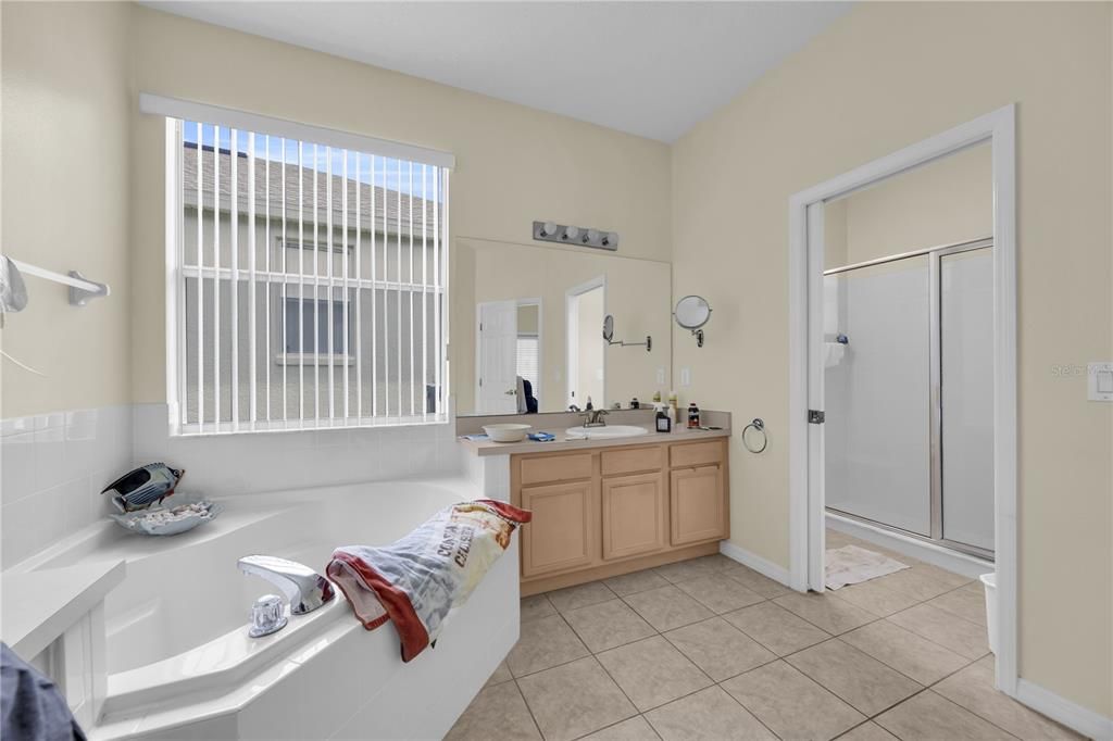 En Venta: $429,990 (5 camas, 4 baños, 2835 Pies cuadrados)