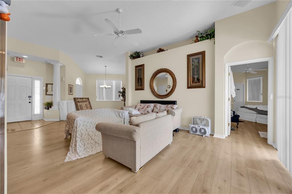 En Venta: $429,990 (5 camas, 4 baños, 2835 Pies cuadrados)