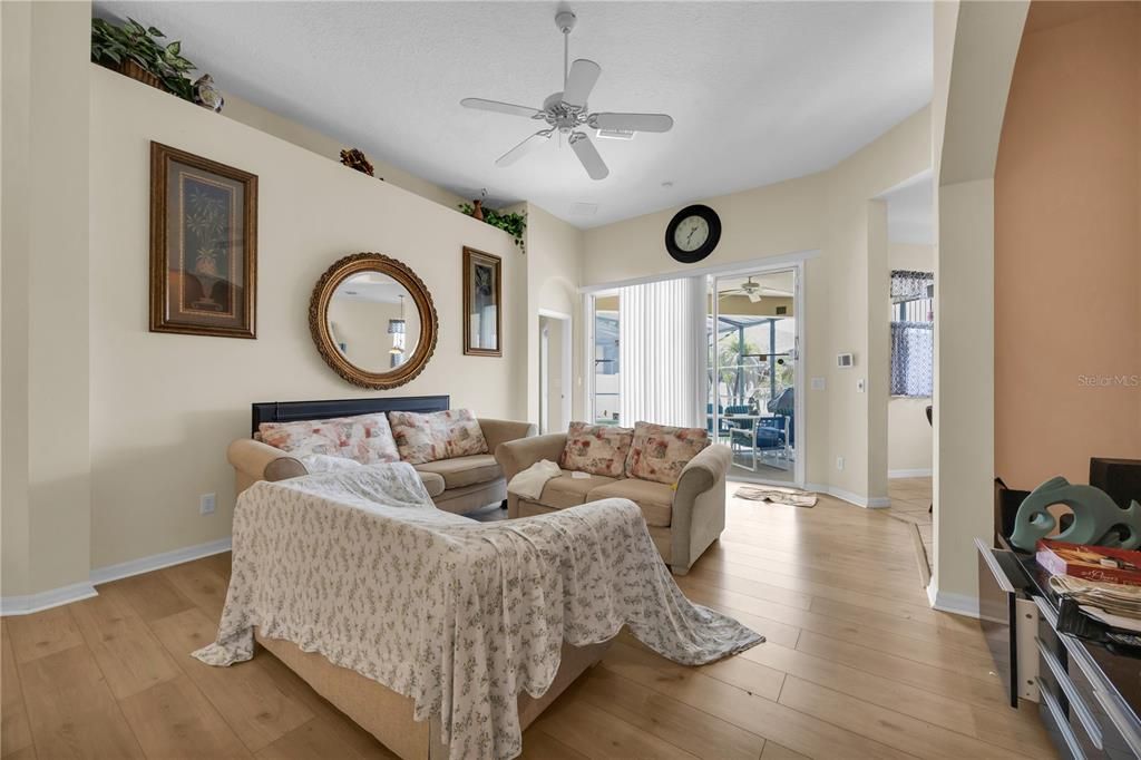 En Venta: $429,990 (5 camas, 4 baños, 2835 Pies cuadrados)