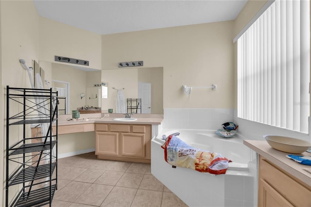 En Venta: $429,990 (5 camas, 4 baños, 2835 Pies cuadrados)