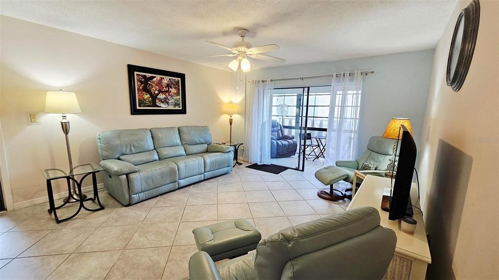For Rent: $1,375 (1 beds, 1 baths, 780 Square Feet)