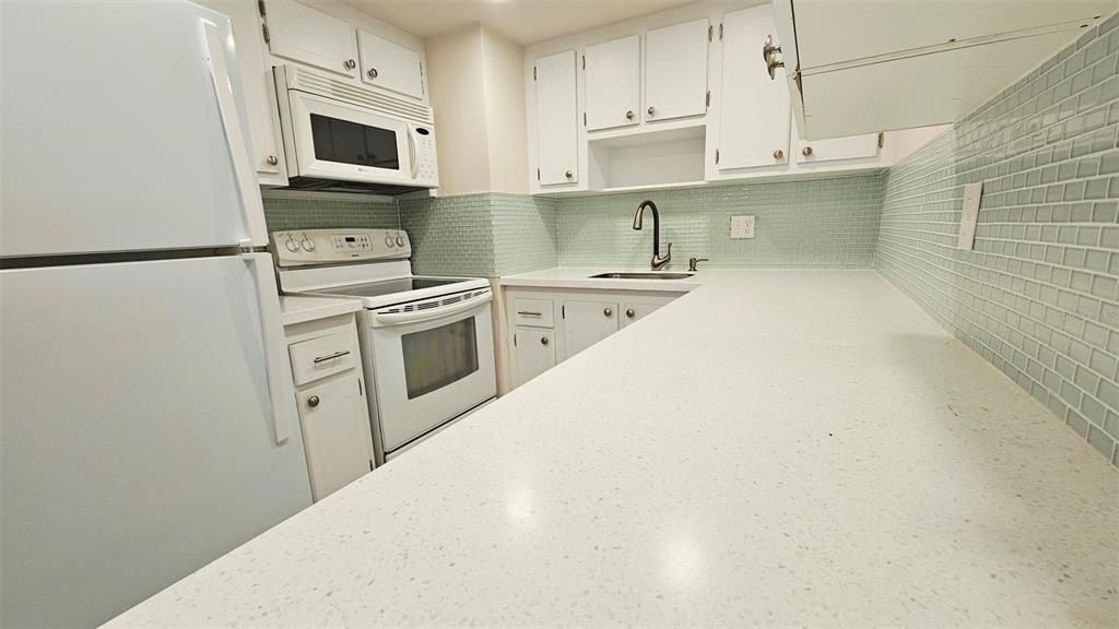 For Rent: $1,375 (1 beds, 1 baths, 780 Square Feet)