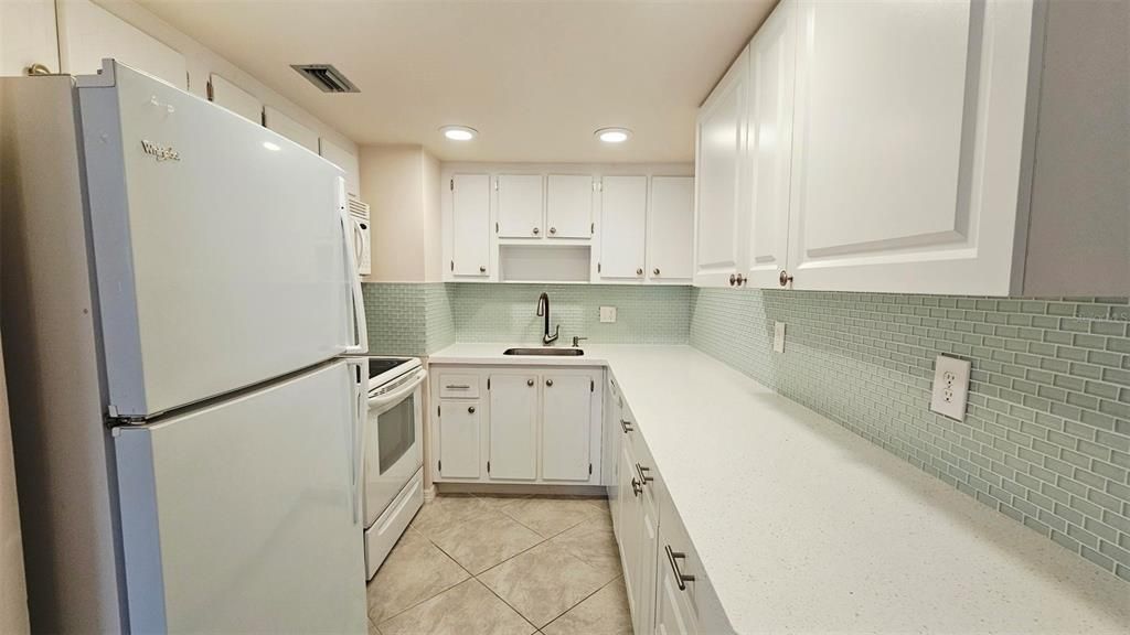 For Rent: $1,375 (1 beds, 1 baths, 780 Square Feet)